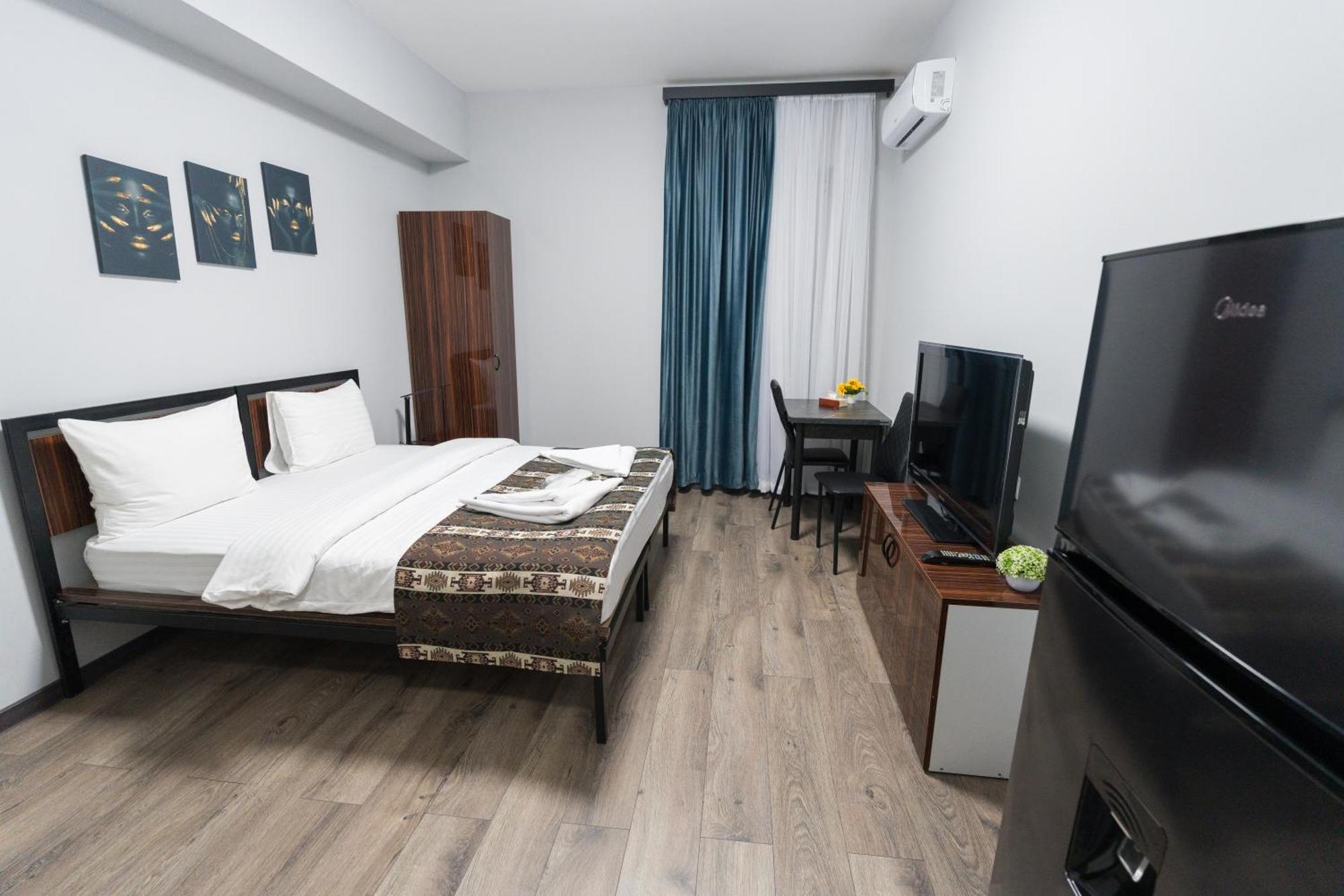 Gh Family Hotel Ереван Екстериор снимка