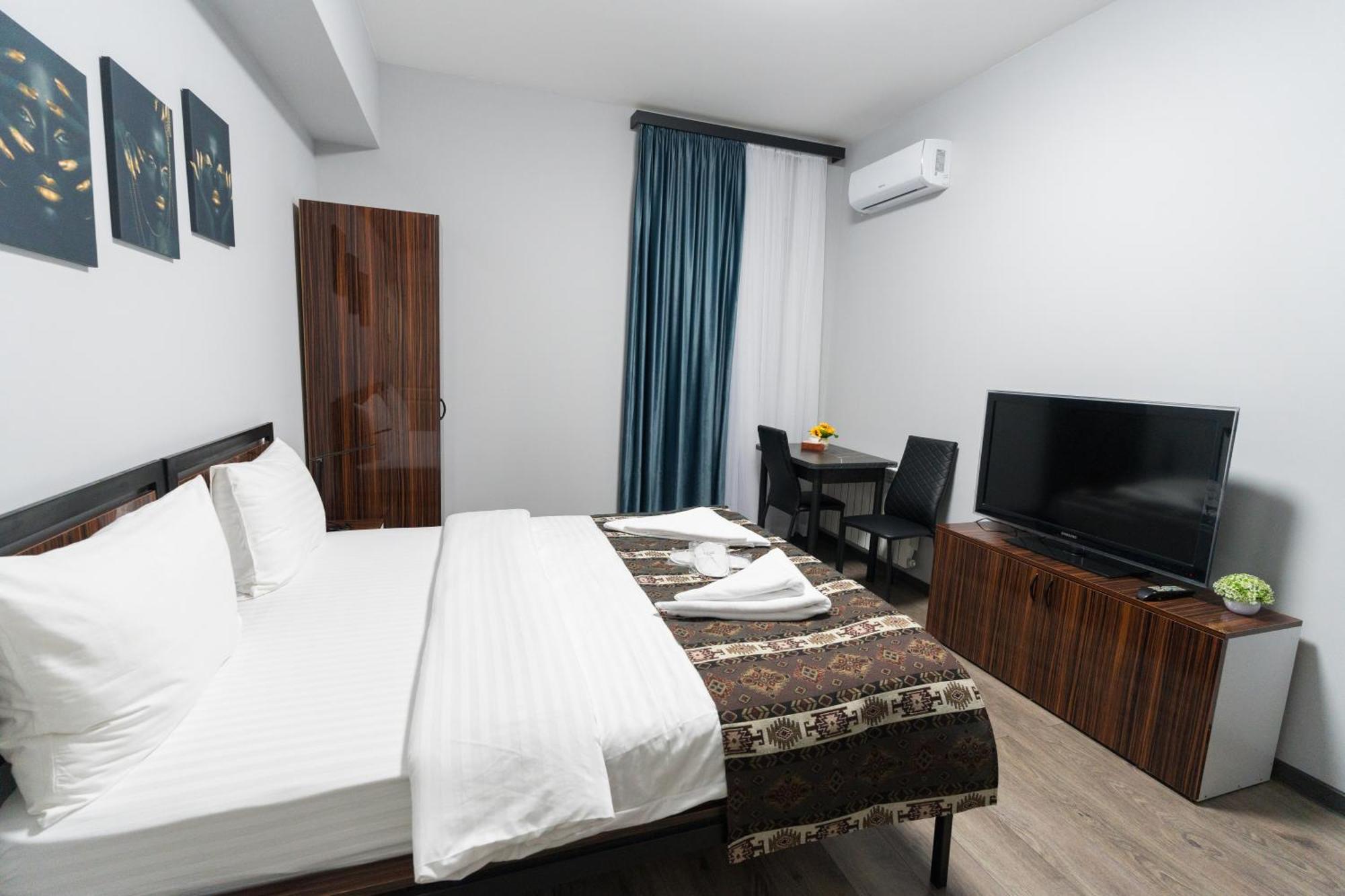 Gh Family Hotel Ереван Екстериор снимка