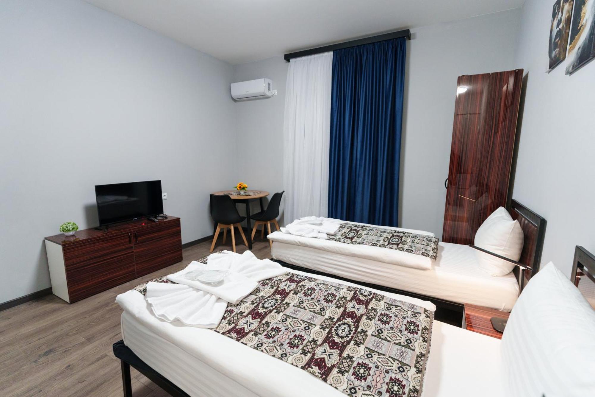 Gh Family Hotel Ереван Екстериор снимка