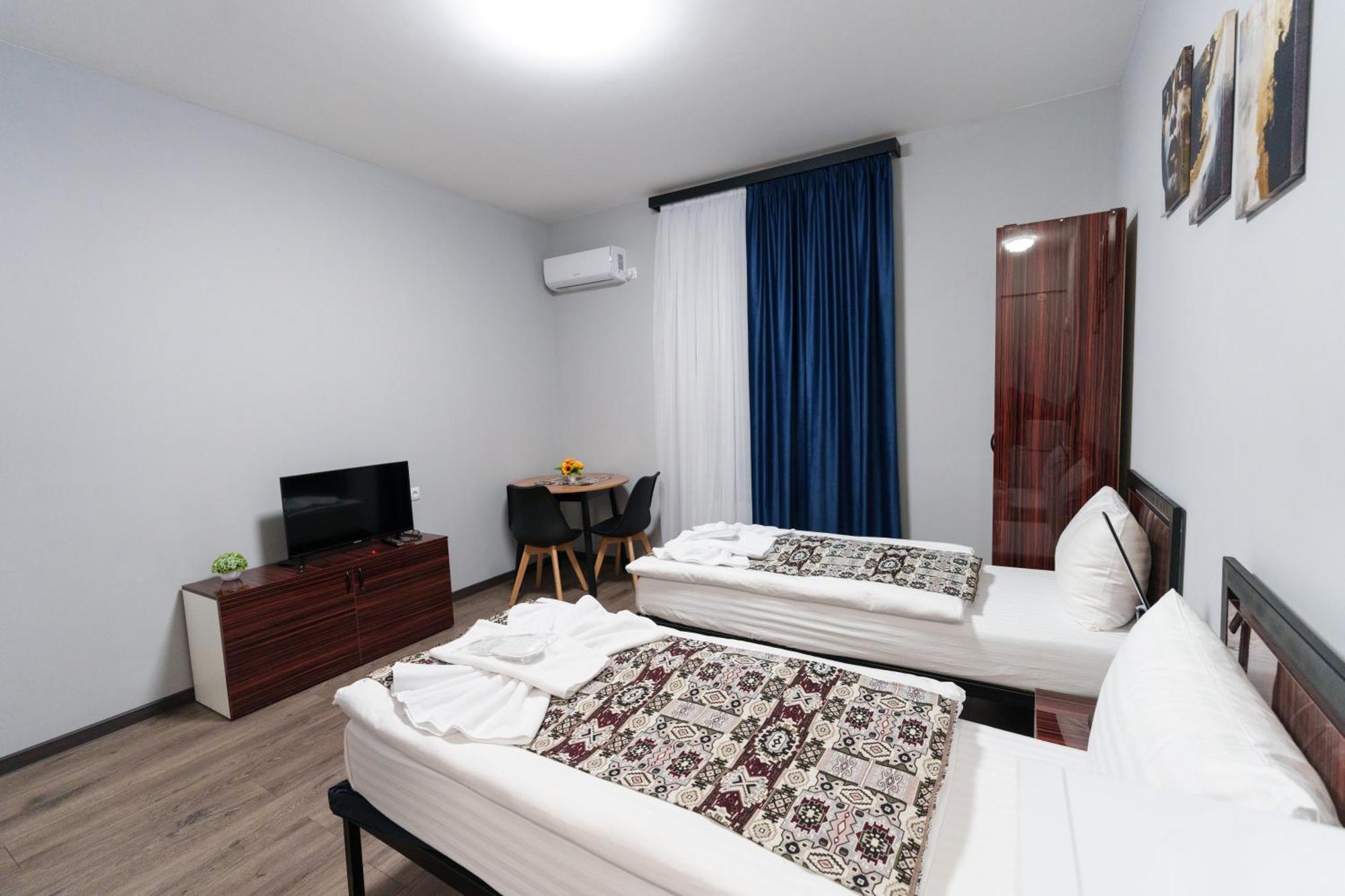 Gh Family Hotel Ереван Екстериор снимка