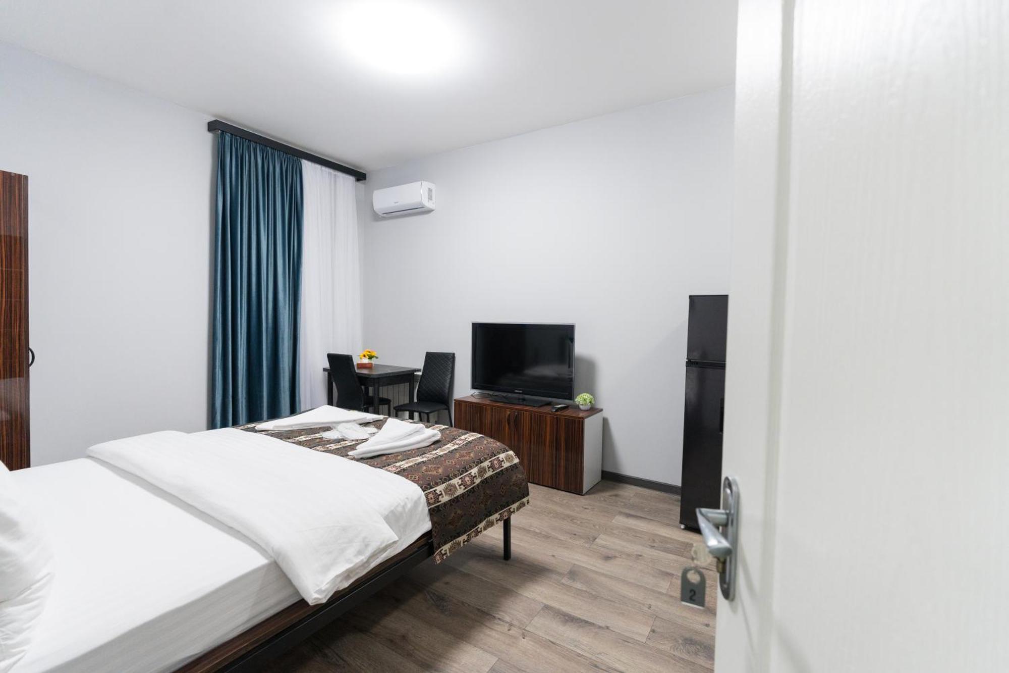 Gh Family Hotel Ереван Екстериор снимка