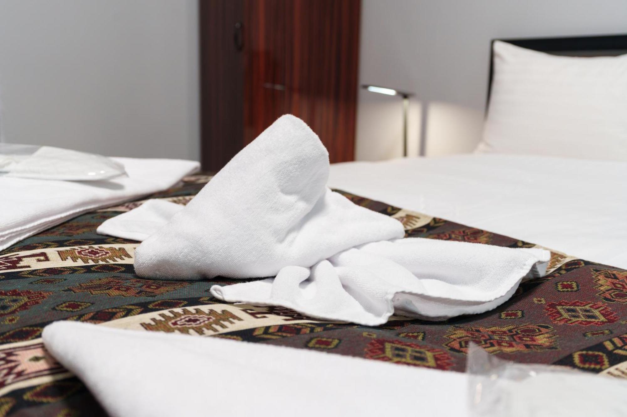 Gh Family Hotel Ереван Екстериор снимка